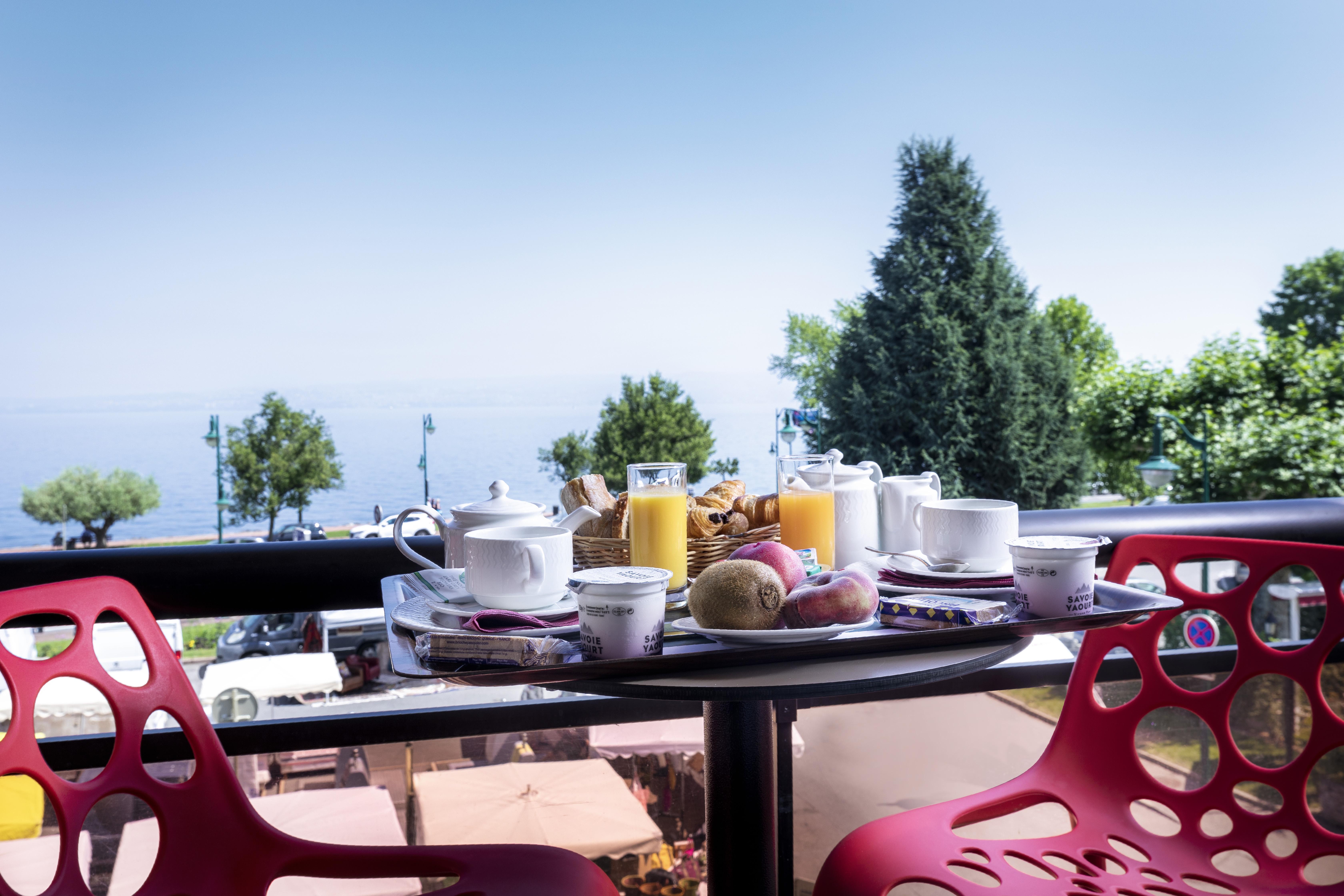 Hotel Le Littoral Evian-les-Bains Bagian luar foto