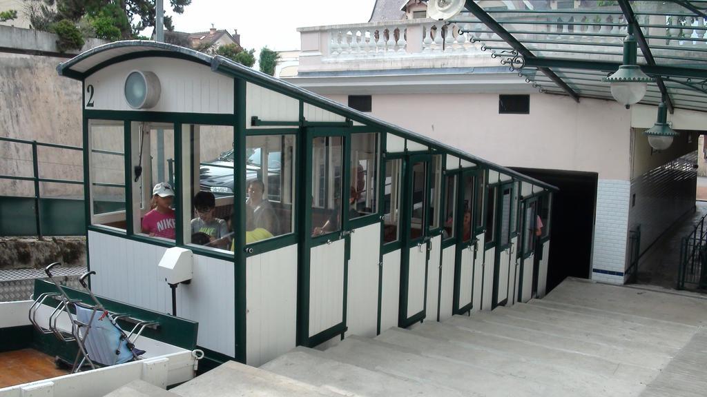 Hotel Le Littoral Evian-les-Bains Bagian luar foto