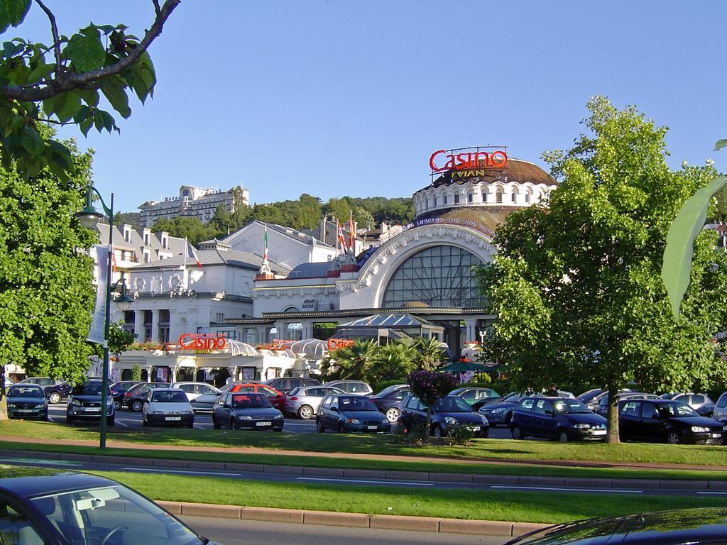 Hotel Le Littoral Evian-les-Bains Bagian luar foto