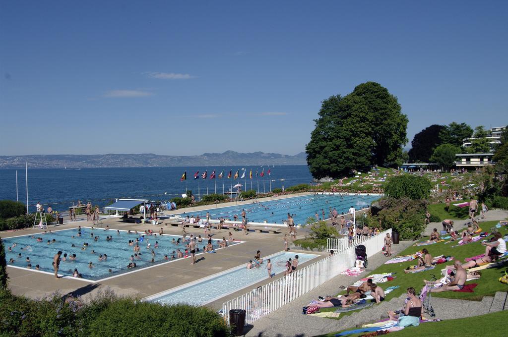 Hotel Le Littoral Evian-les-Bains Bagian luar foto